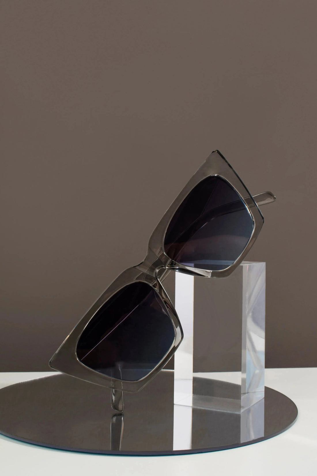 Various colored tinted lenses for UV protection, glare reduction and visual comfort at Hirocon SG